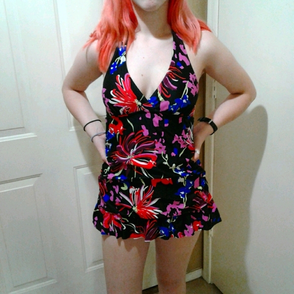 🌺 Like New DIP One Piece Skirted Swimsuit - Picture 1 of 8